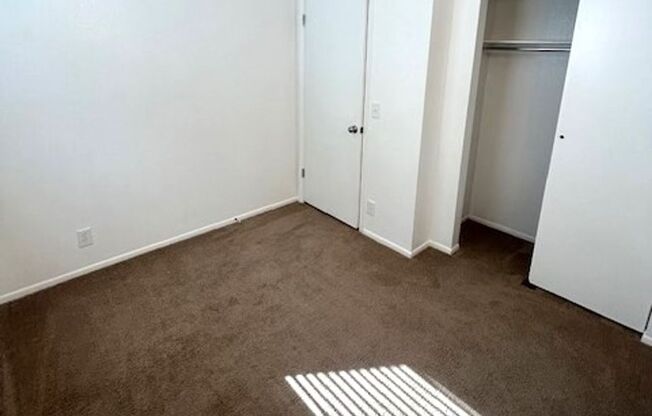 2 beds, 1 bath, $1,500, Unit # 29D