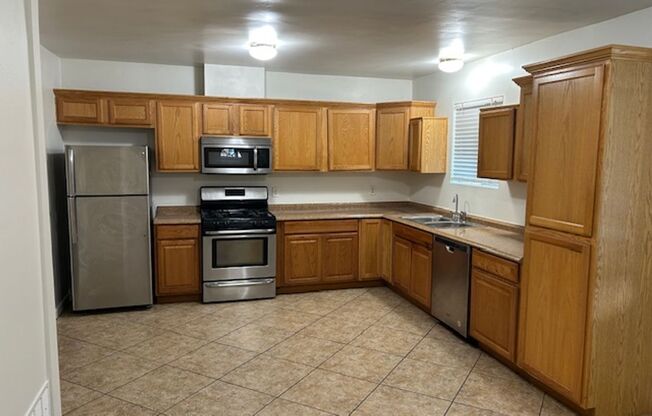 Spacious 3 Bedroom + Den Near Phoenix Country Club
