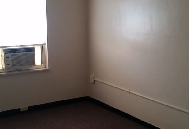 2 beds, 1 bath, $1,600, Unit 2