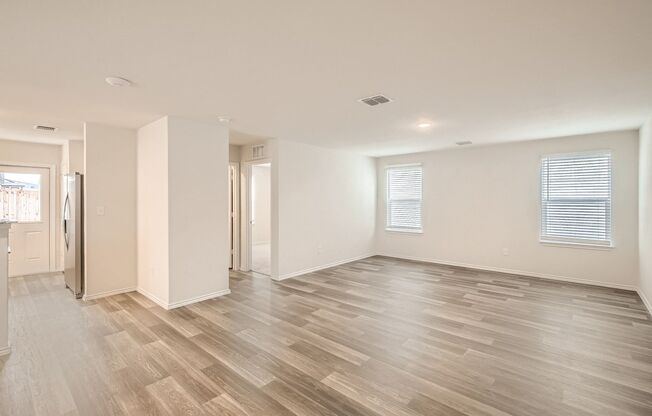 4 bedroom- 8 miles from Randolph Air Force Base -Available now!!