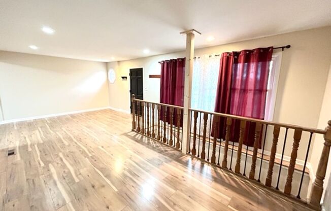 FOUR BEDROOM THREE BATH HOME WITH SPACIOUS FENCED BACKYARD! **MOVE IN SPECIAL!*