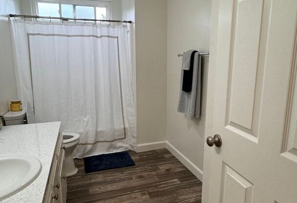 2 beds, 1 bath, 704 sqft, $1,995, Unit 202