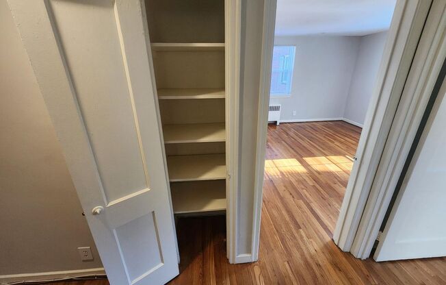 2 beds, 1 bath, 897 sqft, $2,335, Unit F-14