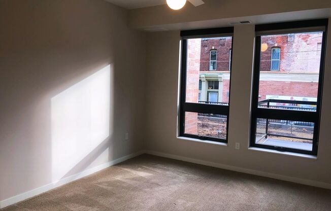 1 bed, 1 bath, 1,013 sqft, $2,989, Unit 102