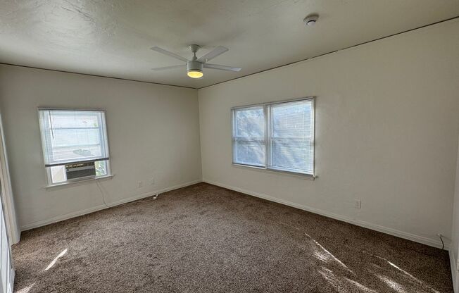121 N La Peer Dr
