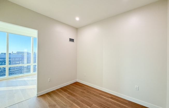 1 bed, 1 bath, 612 sqft, $4,200, Unit 24G