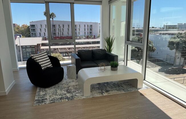 2 beds, 2 baths, 989 sqft, $5,500, Unit 324
