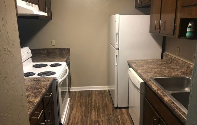 2 beds, 1 bath, 950 sqft, $995