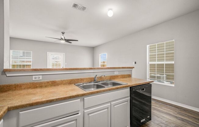 7811 Kingsbury Wood