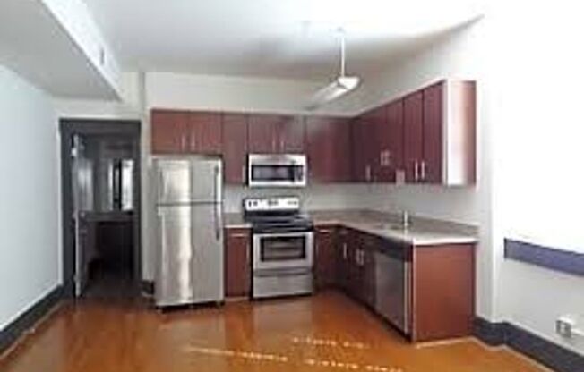 Studio, 1 bath, 740 sqft, $1,095, Unit Apt #1