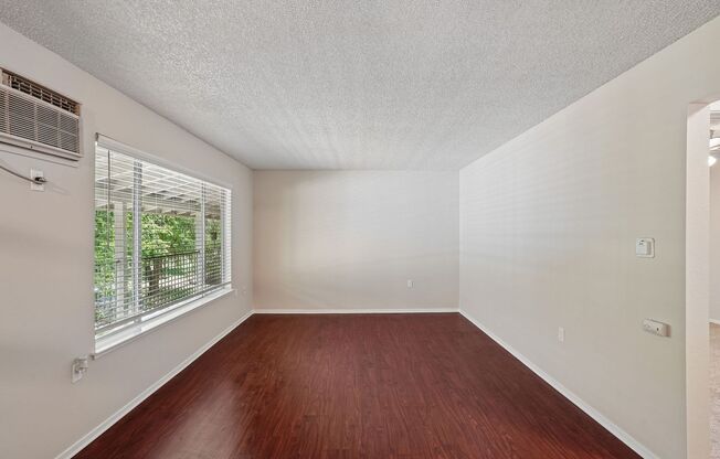 2 beds, 1 bath, 850 sqft, $1,600, Unit 4554