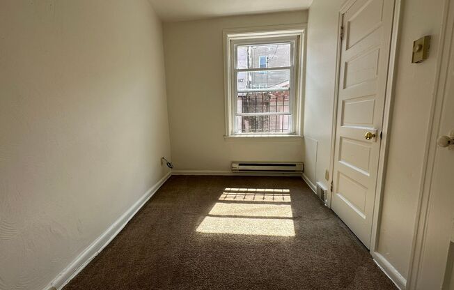 Studio, 1 bath, $885, Unit 8