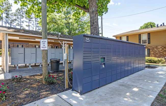 Amazon HUB lockers