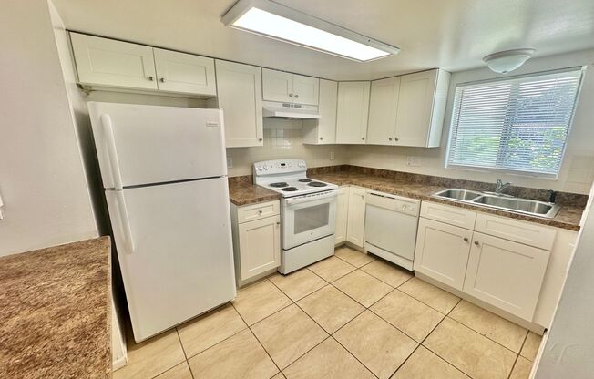 r2549so - 2549 S Oak Avenue