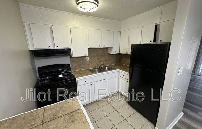 2711 Fairlee Drive Unit C3