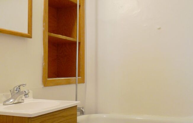 2 beds, 2 baths, 950 sqft, $1,415, Unit 10 - 210