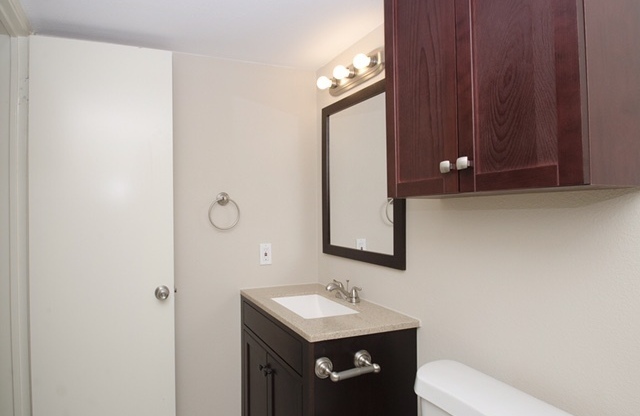 2 beds, 2 baths, 825 sqft, $1,500, Unit 211 B2 Poolside Patio