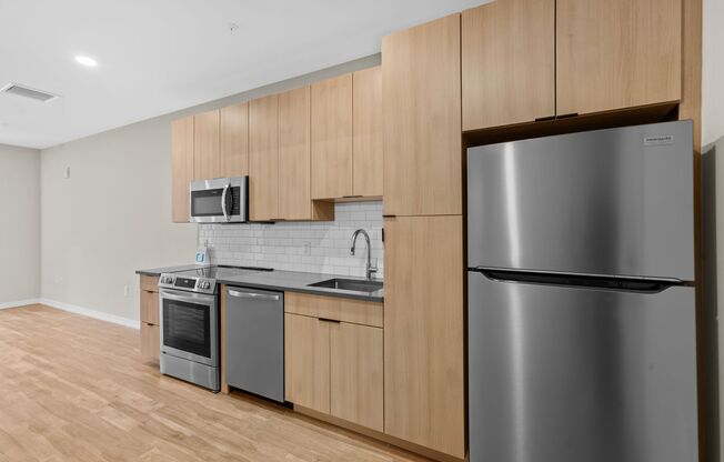 Studio, 1 bath, 548 sqft, $1,910, Unit 706