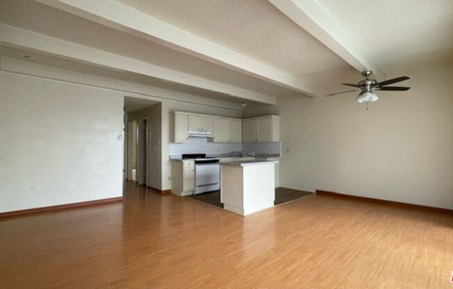 2 beds, 1.5 baths, 850 sqft, $1,975, Unit 21