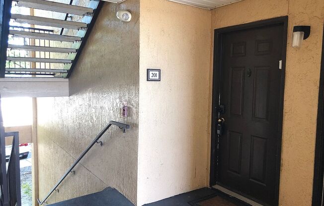 Charming 2/2 Spacious Condo with a Screened Balcony in the Highly Desired Dr. Phillips Area - Orlando!