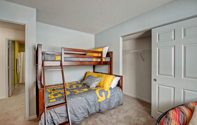 River's Cove bedroom