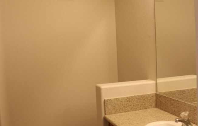 2 beds, 2 baths, $1,495, Unit Bldg. 7 -Clark County-