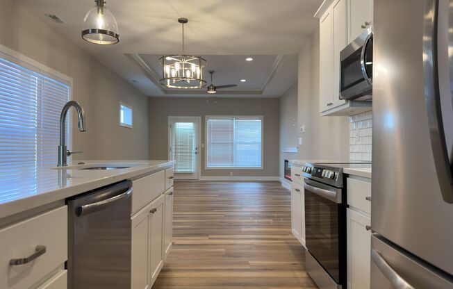 3 beds, 2 baths, 1,300 sqft, $3,399