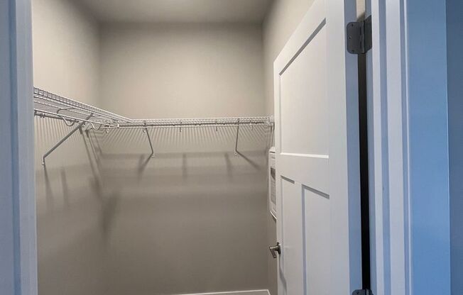 1 bed, 1 bath, 592 sqft, $1,300