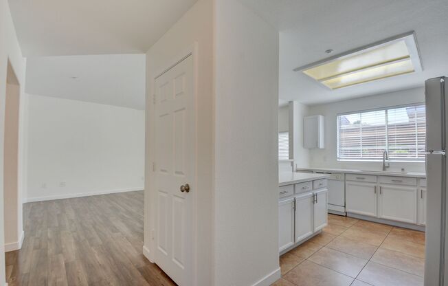 SPACIOUS 2BR/2BA IN GATED HORIZON HILLS!