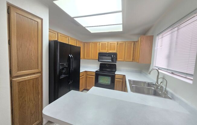 3 Bedroom 2.5 Bathroom Sonoma Village Townhouse