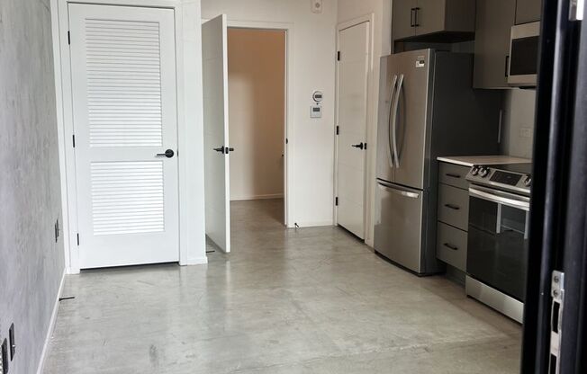 Studio, 1 bath, 270 sqft, $1,895, Unit 102