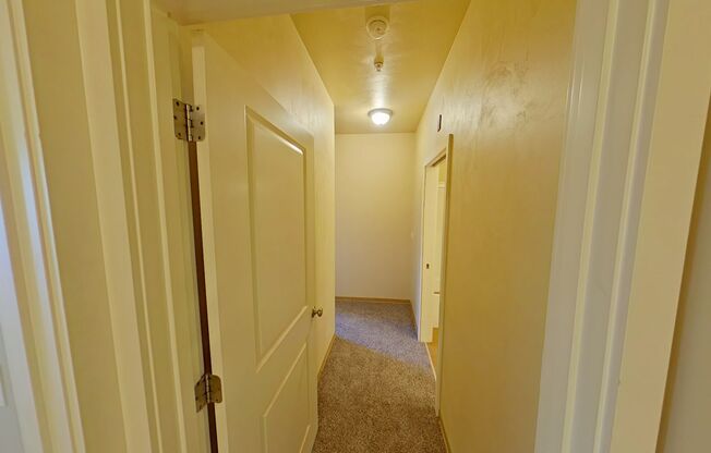 3 beds, 2 baths, 967 sqft, $2,400, Unit 402