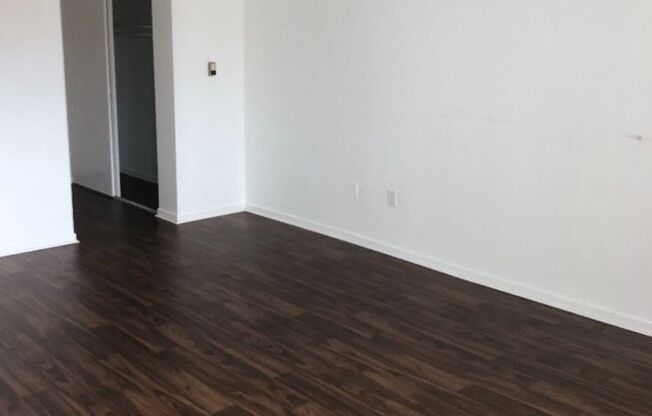 2 beds, 1 bath, 905 sqft, $1,435, Unit 102