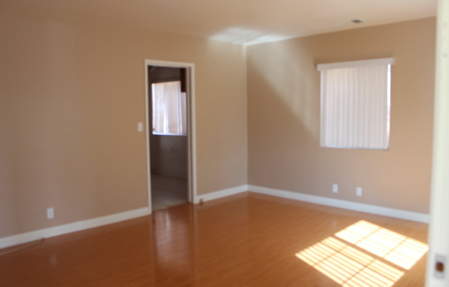 ( ( ( CUTE 4 BEDROOM 2 BATH ONE STORY HOUSE!!! ) ) )