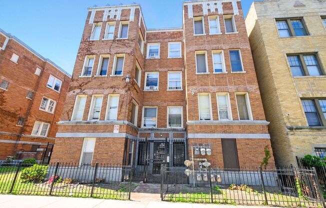 6952 - 6964 S. Clyde Avenue / E. 70th St.