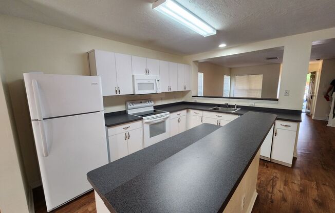 Spacious townhome in Riverview!