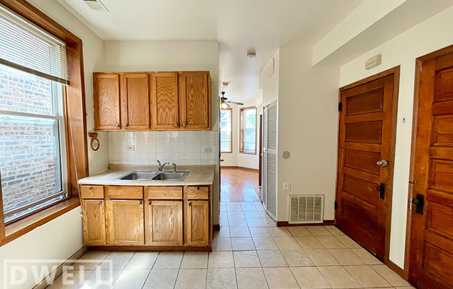 1620 W 38 ST