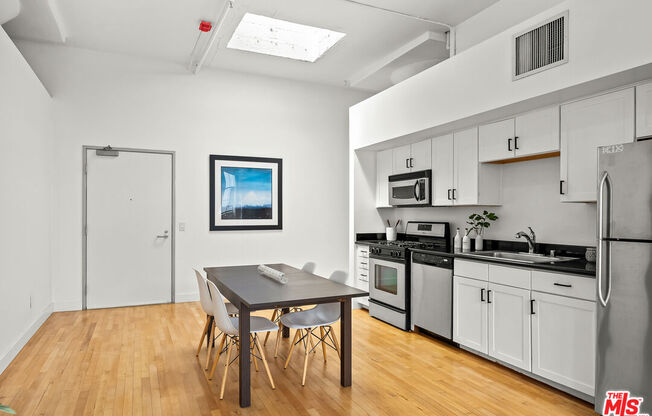 Studio, 1 bath, 707 sqft, $2,290, Unit 628