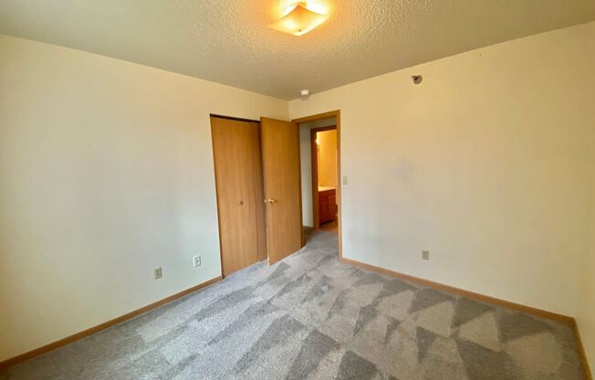 2 beds, 1 bath, 913 sqft, $850, Unit 205