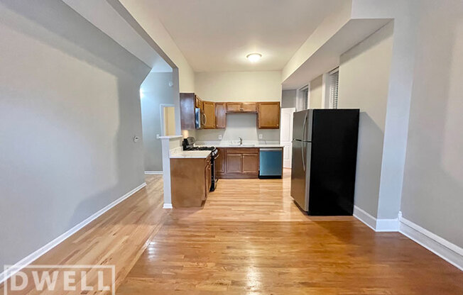 1152 W 17 ST