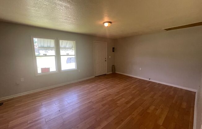 2 beds, 1 bath, $800