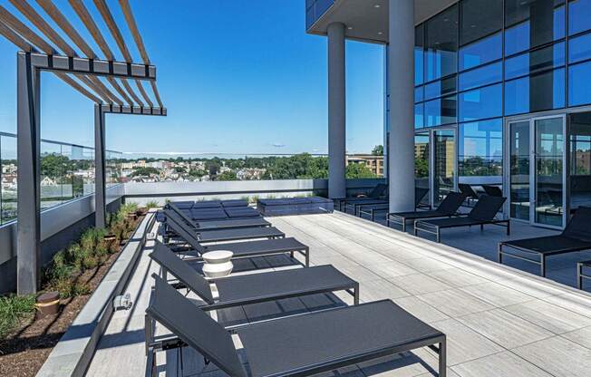3thirty3 new rochelle ny apartment high rise photo of outdoor lounge area with lounge seating and trellis and city views