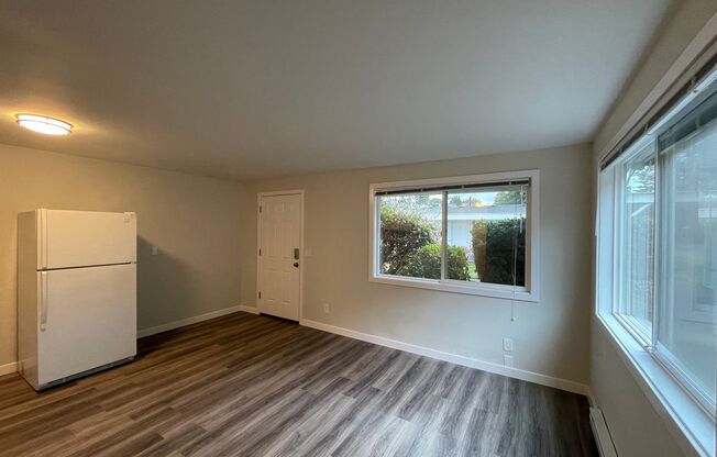 515 16th Ave W, Kirkland WA 98033 -