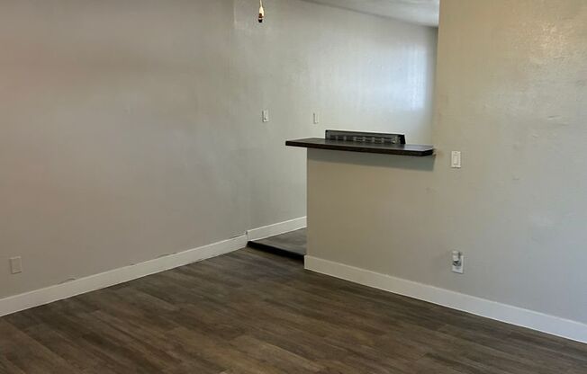 2 beds, 1 bath, 810 sqft, $1,195, Unit 75