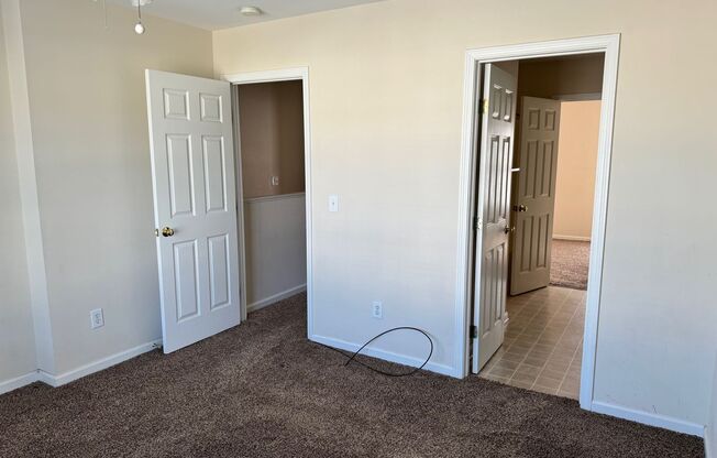 2 beds, 1.5 baths, $1,400