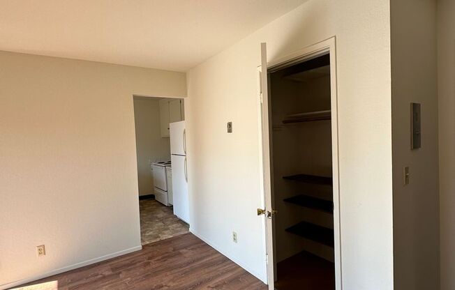 2 beds, 1 bath, 906 sqft, $2,395, Unit 301
