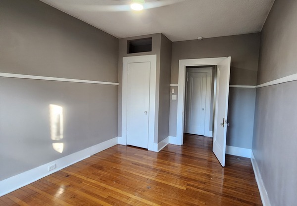 1601 W WOODLAWN AVE