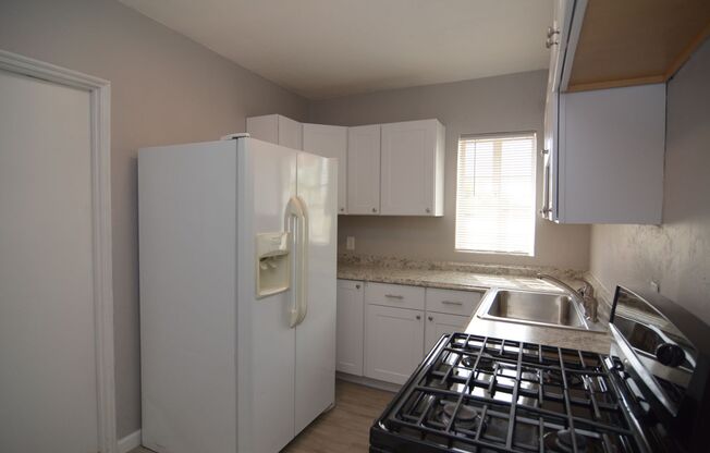 Remodeled 1 Bedroom 1 Bath Duplex! Great Central Tucson Location!