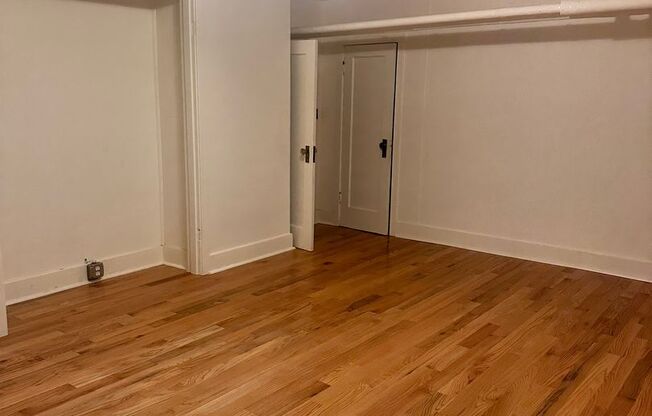 Studio, 1 bath, 400 sqft, $1,495, Unit A