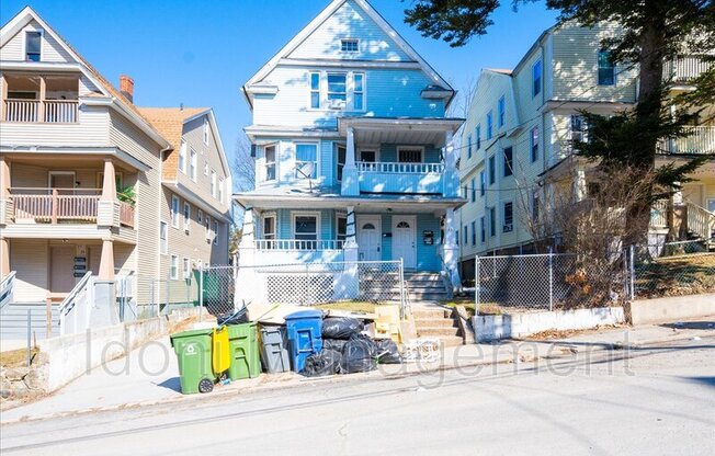 33 GILES ST